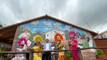 Coronación de reinas y Festival de Tamborita "Flauta Dorada" en Porongo, un fin de semana de celebración y tradición.