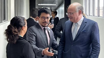 Ilan Goldfajn, presidente del BID, llega a Bolivia para impulsar desarrollo sostenible con 4.500 millones de dólares en apoyo.