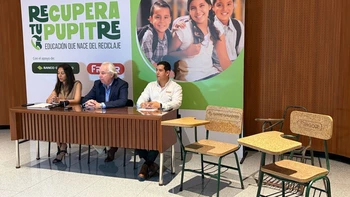 Banco Ganadero patrocina la creación de 100 pupitres reciclados para fomentar la educación y la sostenibilidad en el país