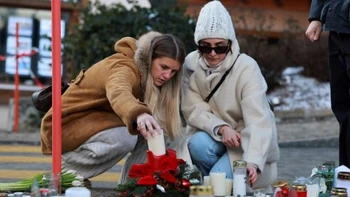 Incendio en bar suizo causa tragedia: al menos 40 muertes y 115 heridos en un centro de esquí en Suiza