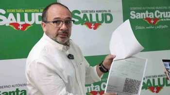 Renuncia del secretario municipal de Salud Marcelo Téllez en medio del conflicto por salarios impagos y condiciones laborales inaceptables.