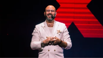 "Despertar del piloto automático: cómo la narrativa personal puede rediseñar nuestra identidad y realidad"