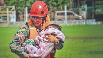 "La voz que salvó vidas en Quebrada León: comunidad aislada sin luz ni agua, esperando ayuda y justicia"