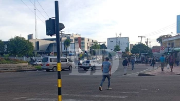 Transporte público colapsa en Santa Cruz luego del retiro de subvención a combustibles y aumento de tarifa