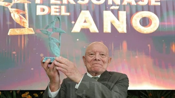 Óscar Hassenteufel destaca la importancia de la democracia y su lucha por garantizar elecciones justas en Bolivia como Personaje del