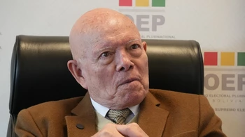 El ex presidente del TSE Óscar Hassenteufel recibiría el Patujú de Bronce en reconocimiento a su papel en las elecciones