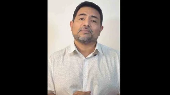 Solicitan alerta migratoria contra pastor acusado de estupro y violencia intrafamiliar por dos denuncias similares