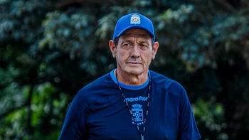 Soria exploró nuevas opciones defensivas con línea de tres en el amistoso y mira hacia el futuro en Blooming