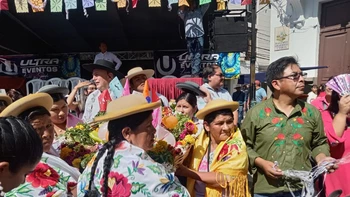 Tarija celebra su tradicional Carnaval Chapaco con multitudinaria entrada de compadres y canastas adornadas