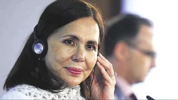 Karen Longaric vuelve a Bolivia después de cinco años en el exilio y llama a consolidar democracia y estado de