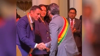 Reunión entre Paz y Lara en Oruro: un gesto de unidad y conciliación durante la celebración eucarística por el 245