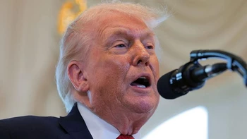 "Trump advierte a los países que no se alineen con su plan para controlar Groenlandia y amenaza con imponer aranceles"