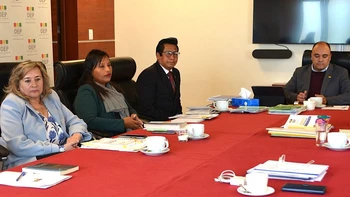 Tribunal Supremo Electoral revoca personería a tres organizaciones políticas, deja sin elecciones subnacionales y transfunde bienes al Estado.