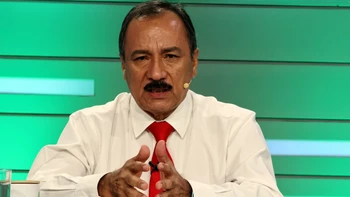 Vicente Cuéllar declina su candidatura a la alcaldía de Santa Cruz de la Sierra por problemas de salud críticos.