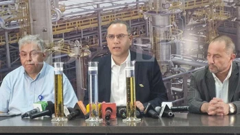 Investigación YPFB descubre posible "mano negra" en mezcla de combustibles y despide a 360 funcionarios.