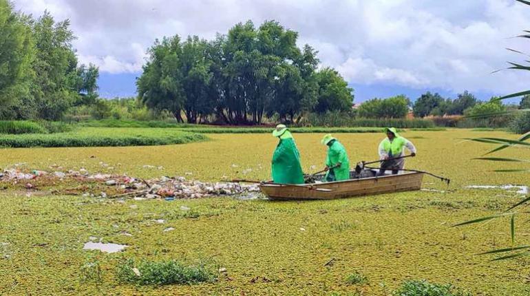 Cochabamba lleva a cabo importante obra de limpieza y mantenimiento en la laguna de Coña Coña para evitar inundaciones y