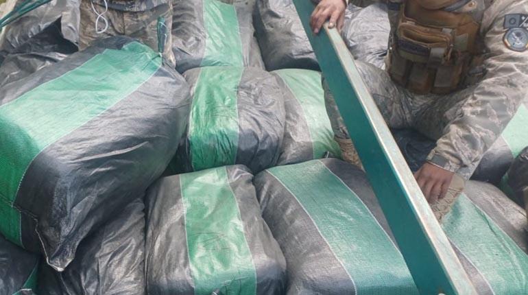 Armada Boliviana logra importante golpe al contrabando y incauta mercadería valorada en más de un millón y medio de bolivianos.
