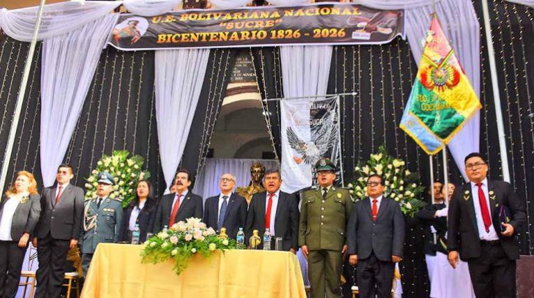 Inauguración escolar en el Sucre, institución histórica que cumple 200 años y lidera el progreso del país.