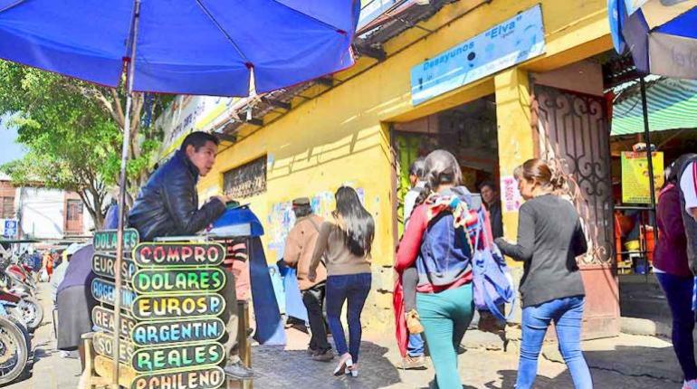 Descenso del dólar paralelo y referencial después de la devolución de ahorros en divisas a pequeños ahorristas con un máximo