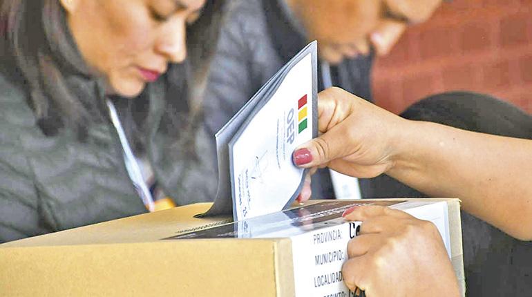 Crecimiento urbano desordenado y falta de servicios básicos plagan a Cochabamba y su próximo alcalde debe tomar medidas urgentes.