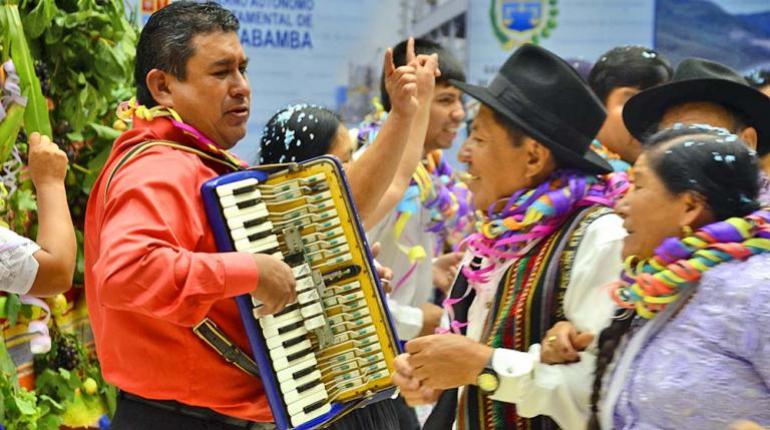 La celebración más prolongada del país: un Carnaval cochabambino vibrante con múltiples eventos y actividades en cada municipio.