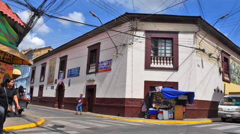 La fundación de los colegios bolivarianos marca el inicio de la educación pública en Bolivia, impulsada por Simón Bolívar y