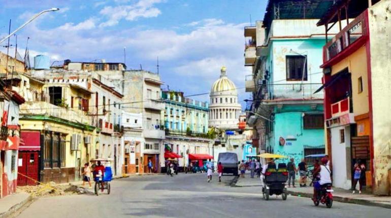 Cuba enfrenta una grave crisis energética y económica agravada por carencia de combustibles y sanciones estadounidenses.