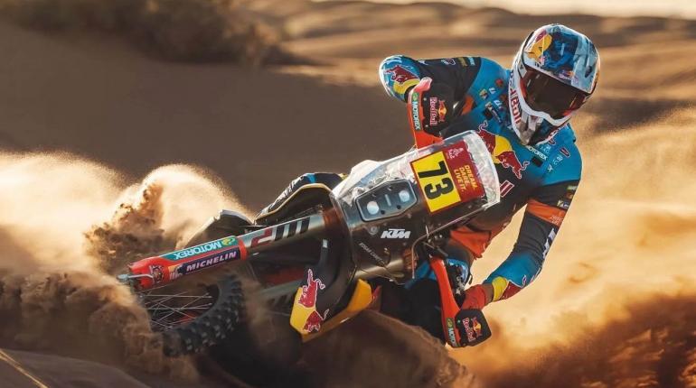 Edgar Canet lidera el Dakar 2026 después de vencer en el prólogo con tres segundos de ventaja sobre Daniel Sanders.