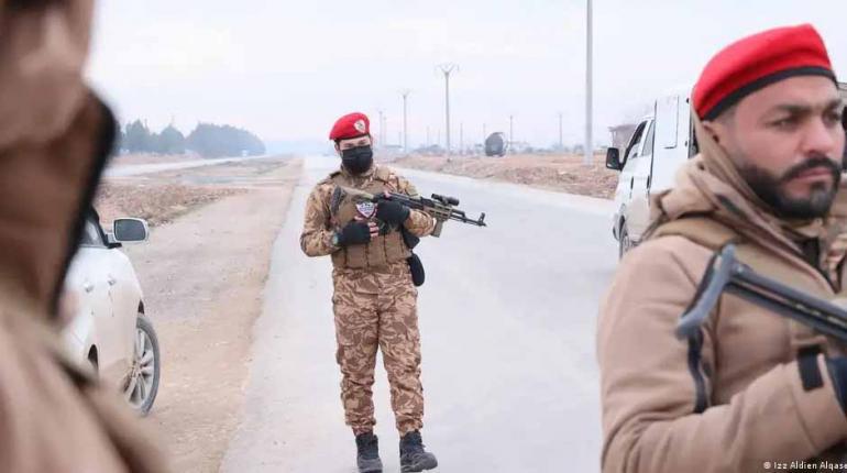 Despliegue militar sirio en Alepo después de enfrentamientos con kurdos y acusaciones cruzadas sobre violación de acuerdo.