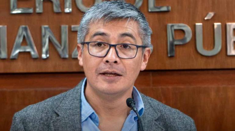 Reducción de salarios y cargos en entidades públicas prevé Espinoza como medida para racionalizar gastos estatales.