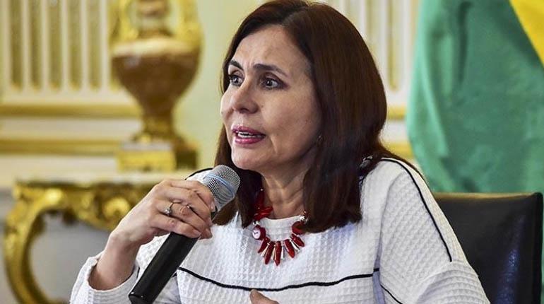 La excanciller boliviana Karen Longaric regresa a Bolivia después de cinco años de exilio para reiniciar vida política y social.