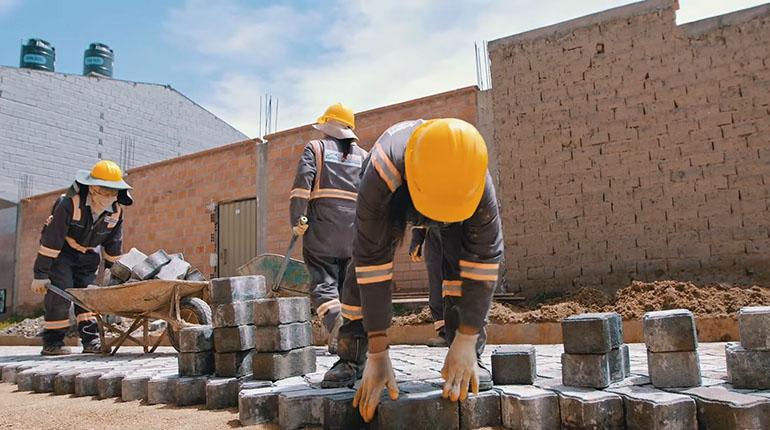 Fonplata asigna mil millones de dólares a proyectos estratégicos en Bolivia para impulsar crecimiento económico y desarrollo social