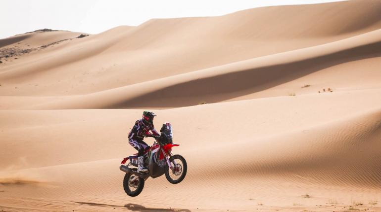Argentinos protagonizan un día histórico en el Dakar con tres victorias en categorías diferentes, liderados por los hermanos Benavides.