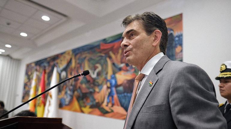 Denegación de tutela contra decreto que permite a presidente gobernar desde fuera del país mediante tecnologías de comunicación