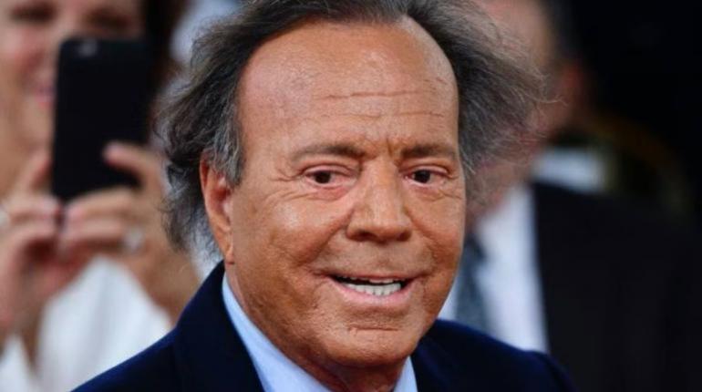 Julio Iglesias rechaza acusaciones de agresión sexual y maltrato, asume investigación y defiende su dignidad ante un agravio grave.
