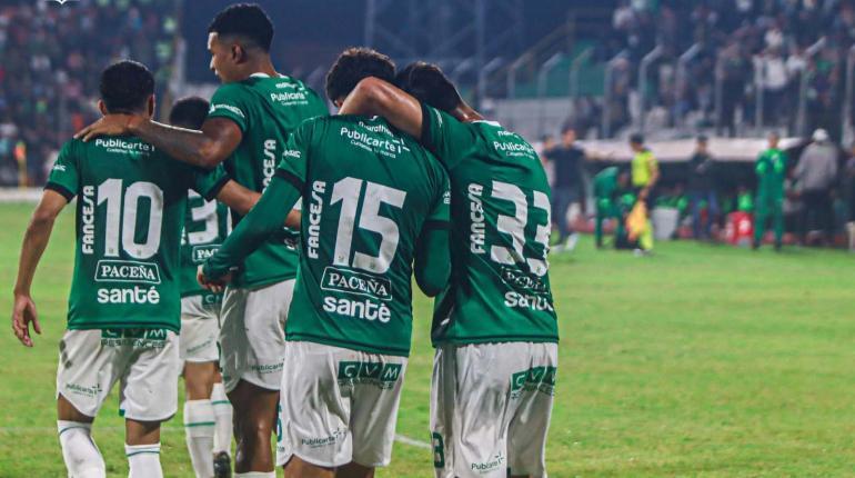 Oriente Petrolero sumerge en crisis debido a demandas de jugadores, problemas económicos y dirigenciales desafortunados años después.