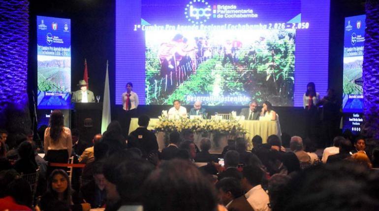 Cumbre de Cochabamba define agenda departamental hasta 2050, priorizando desarrollo humano y seguridad jurídica.