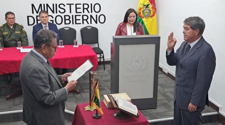 Hernán Paredes asume como viceministro de Régimen Interior y Policía bajo una sombra de investigaciones y cambios políticos.