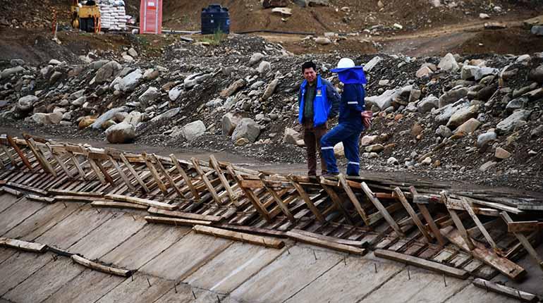 Avance significativo en la construcción de la represa de Omereque, que beneficiará a 450 familias con agua para riego agrícola.