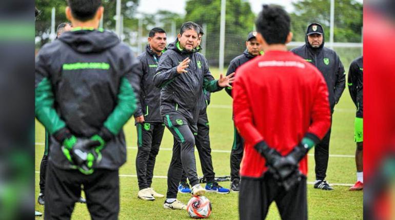 Óscar Villegas apuesta por la juventud y la preparación para enfrentar el repechaje y clasificarse al Mundial 2026.