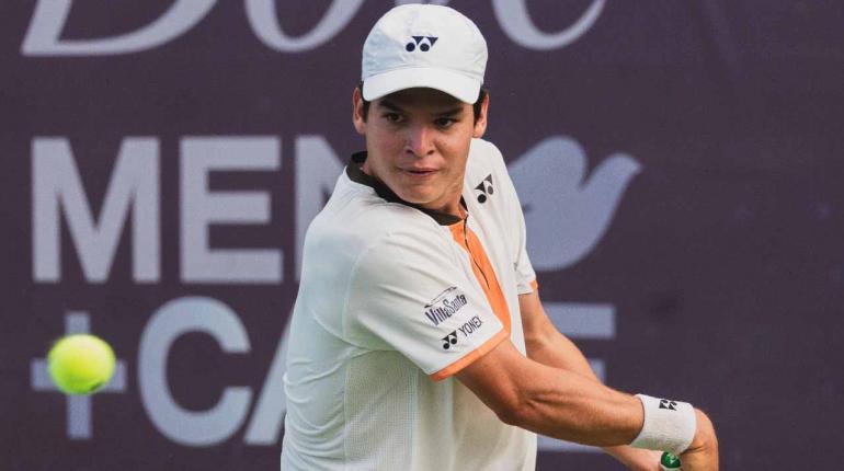 Juan Carlos Prado debuta con valentía en Abierto de Australia, cayendo ante Jerome Kym en primera ronda de clasificación.