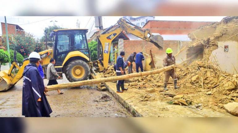 Intensas lluvias causan inundaciones en Sacaba: viviendas, hospital y establecimientos de salud son los principales afectados.