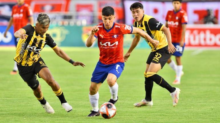 La Asociación de Fútbol de Cochabamba presenta propuesta para mantener Wilstermann en la Copa Simón Bolívar este año.