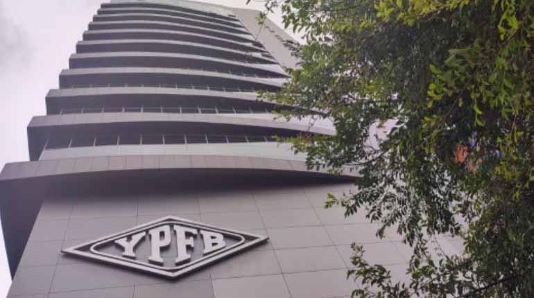 YPFB rechaza acusaciones de sobreprecio en compra de combustibles y advierte acciones legales contra difundidores de información falsa.