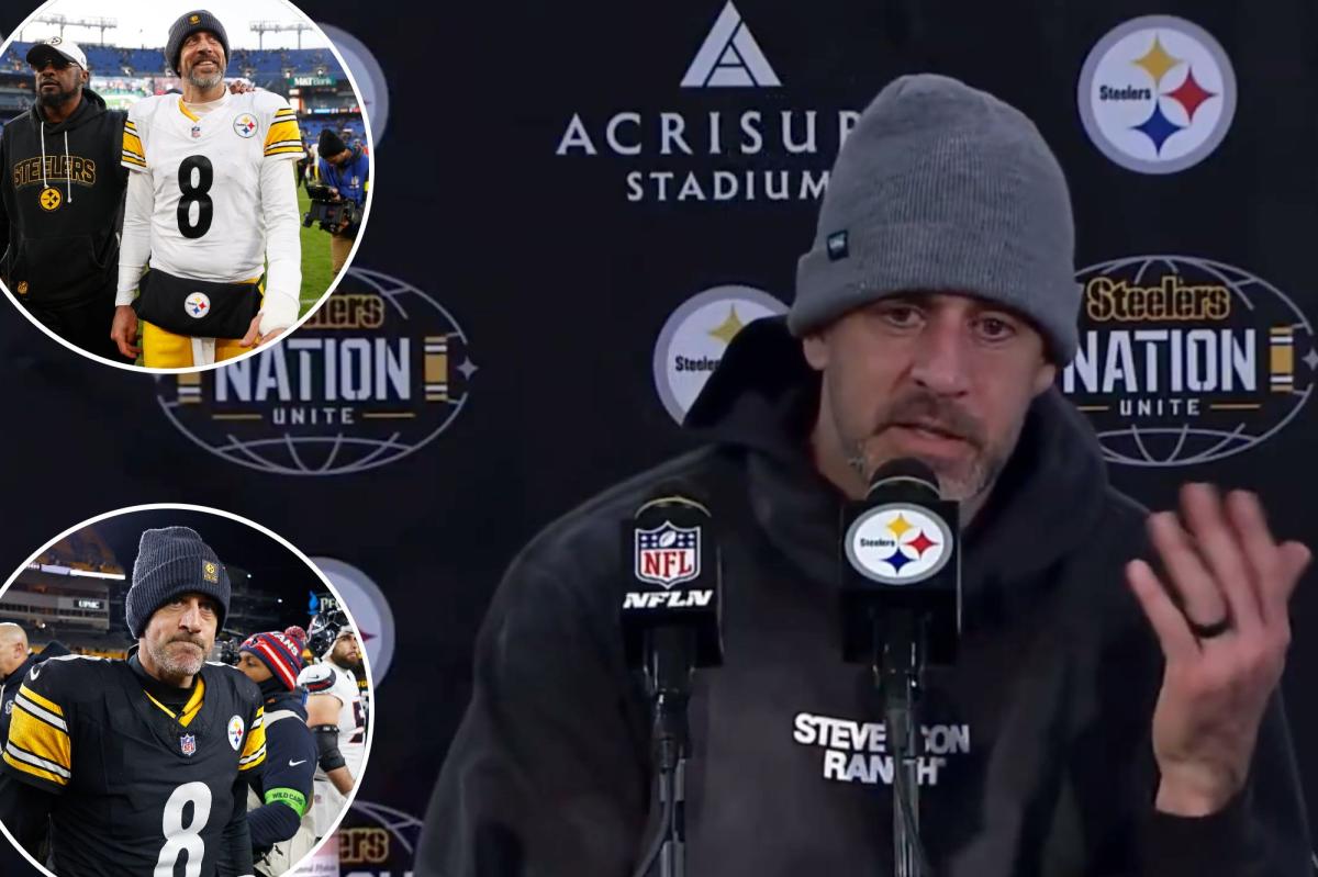 Aaron Rodgers defiende a Mike Tomlin y abandona conferencia de prensa después de una pregunta sobre el futuro del entrenador.