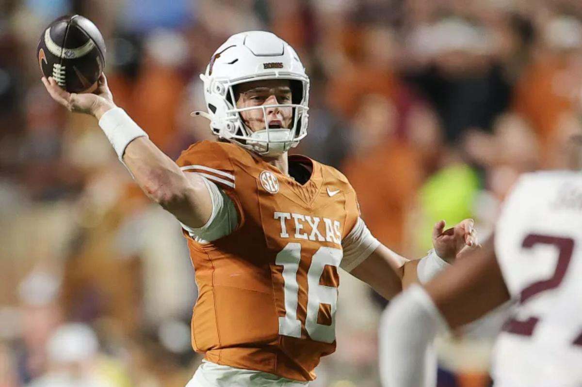 Arch Manning decide seguir su carrera en Texas y posponer su ingreso a la NFL Draft de 2026