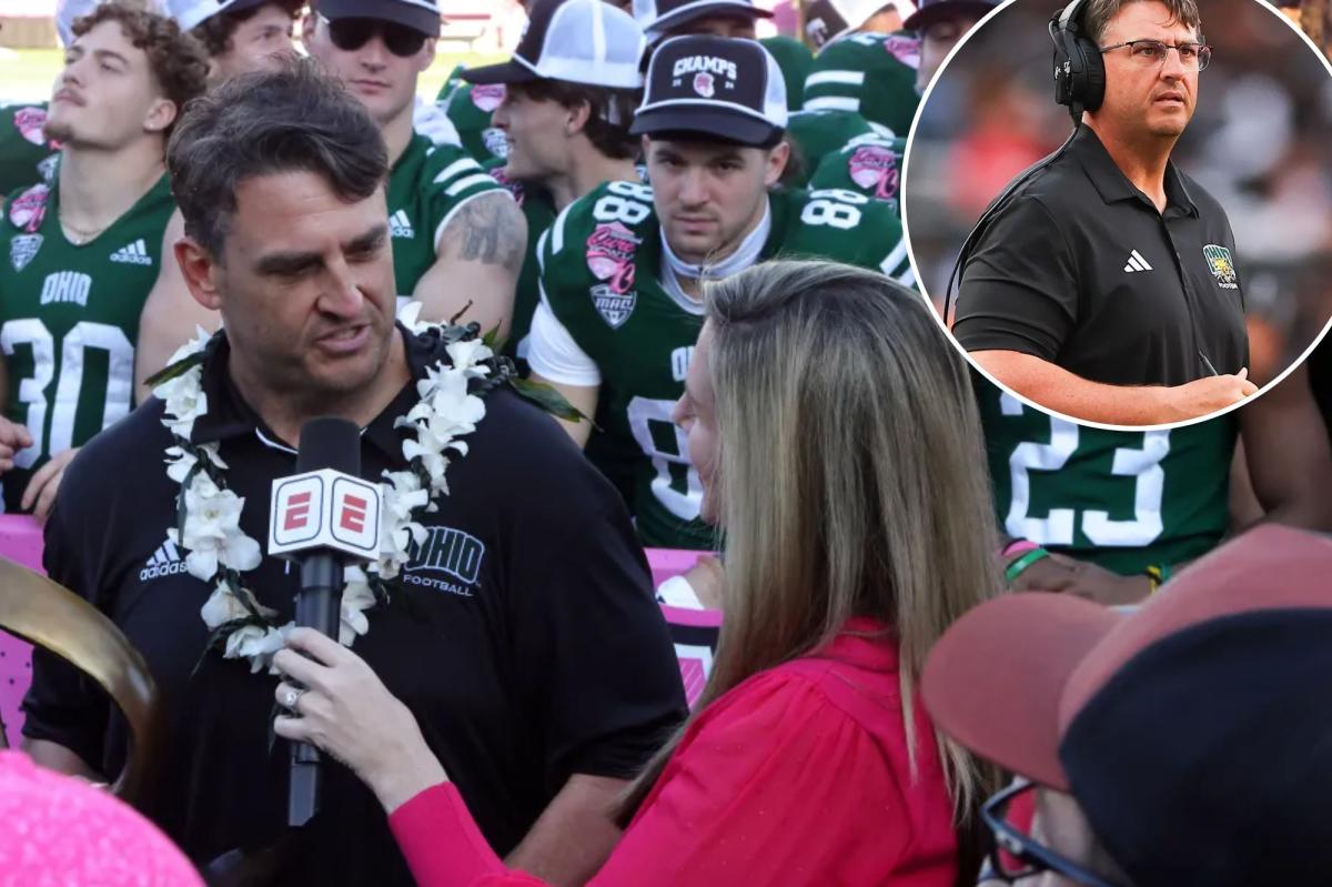 Ohio University destituye al entrenador de fútbol Brian Smith tras acusaciones de relaciones impropias y consumo excesivo de alcohol.