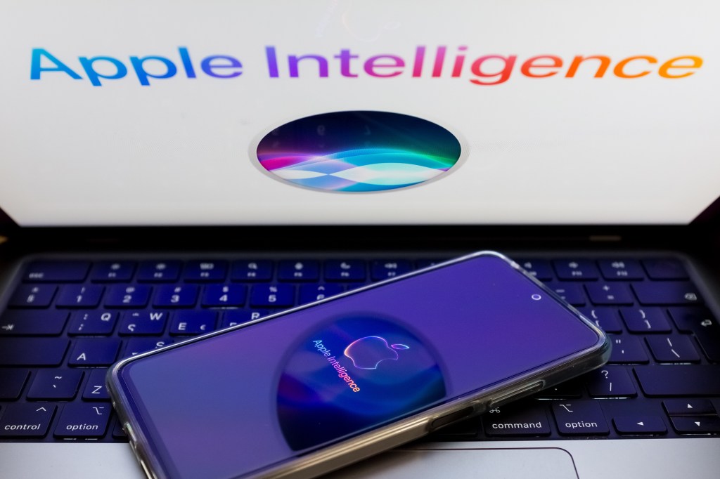 Apple revoluciona Siri con un chatbot de inteligencia artificial integrado en iOS 27 para mejorar experiencia del usuario.