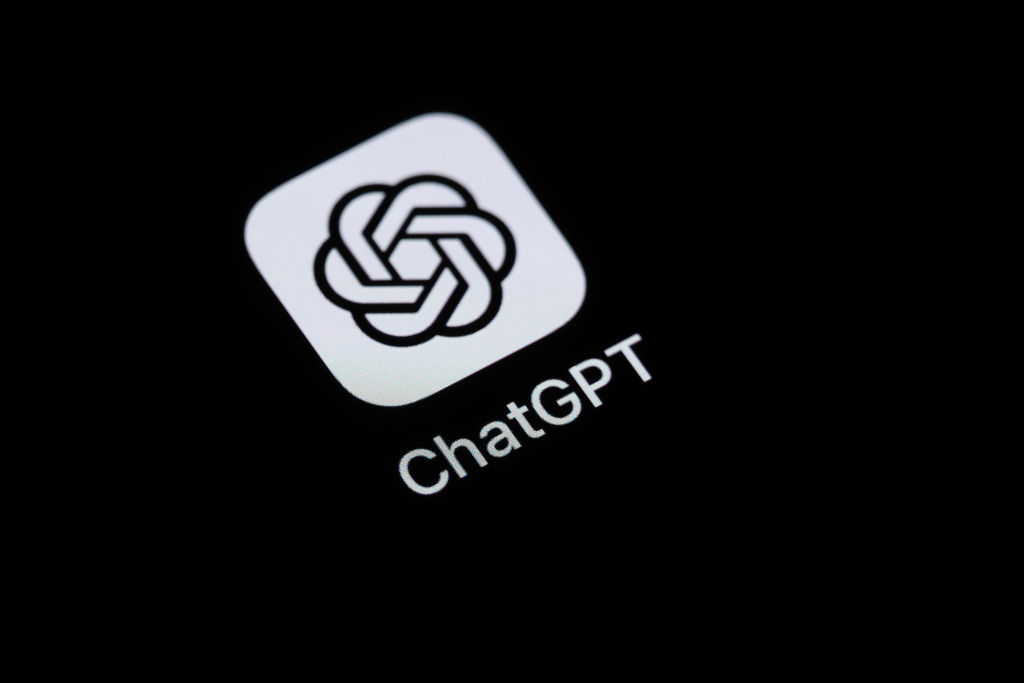 OpenAI lanza plataforma de aplicaciones para desarrolladores y anuncia lanzamientos de apps en el chatbot ChatGPT en el próximo año.
