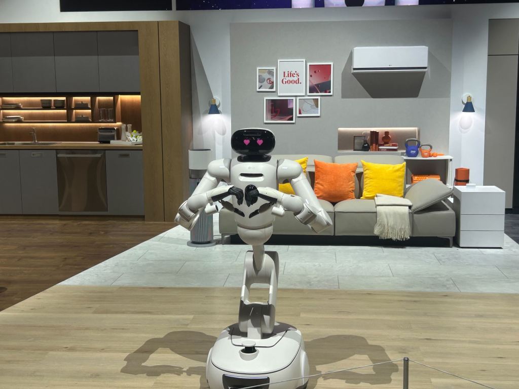LG presenta CLOid, un robot doméstico AI que promete automatizar tareas diarias y mejorar la vida cotidiana con su ecosistema